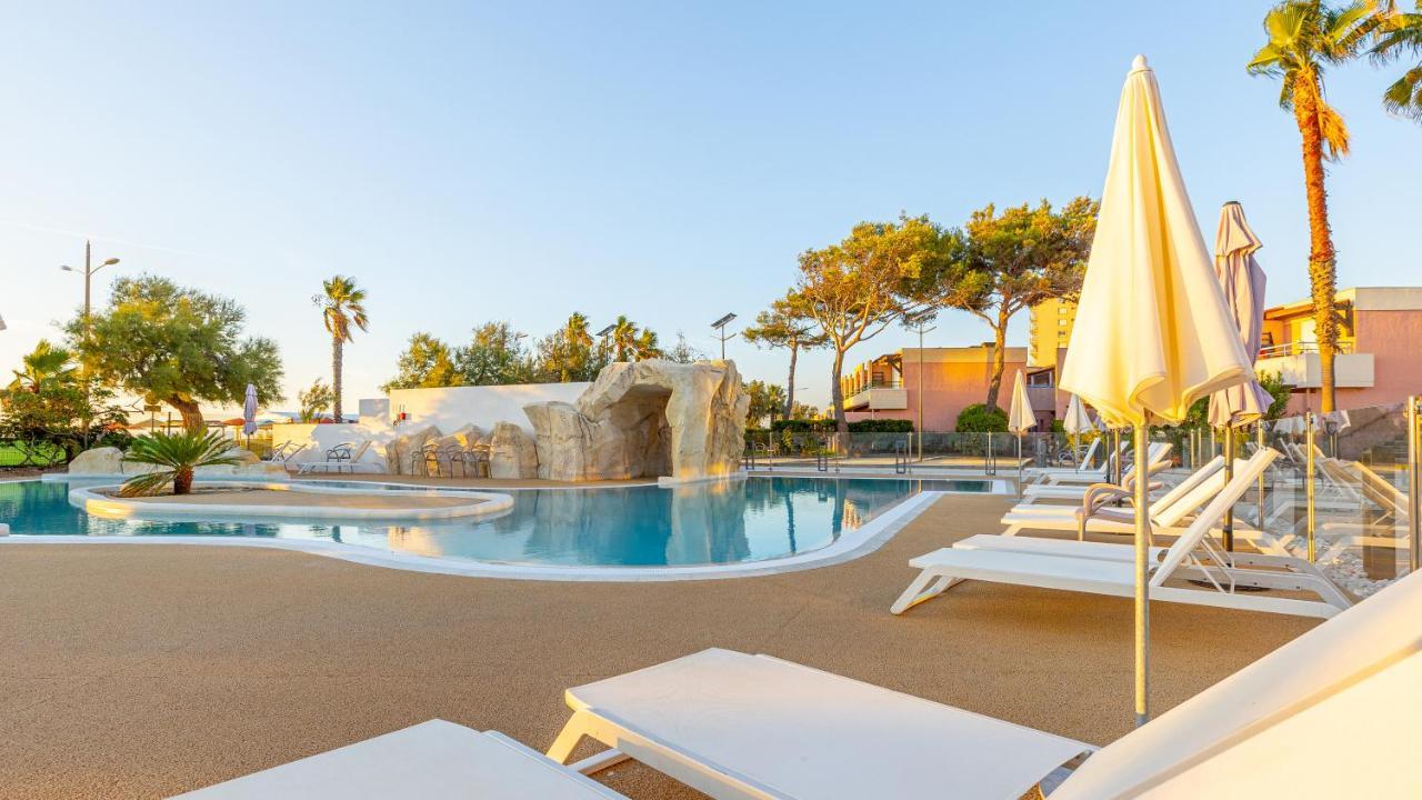 Kaliope Hotel & Residence By Oustal Del Mar Le Lavandou Esterno foto